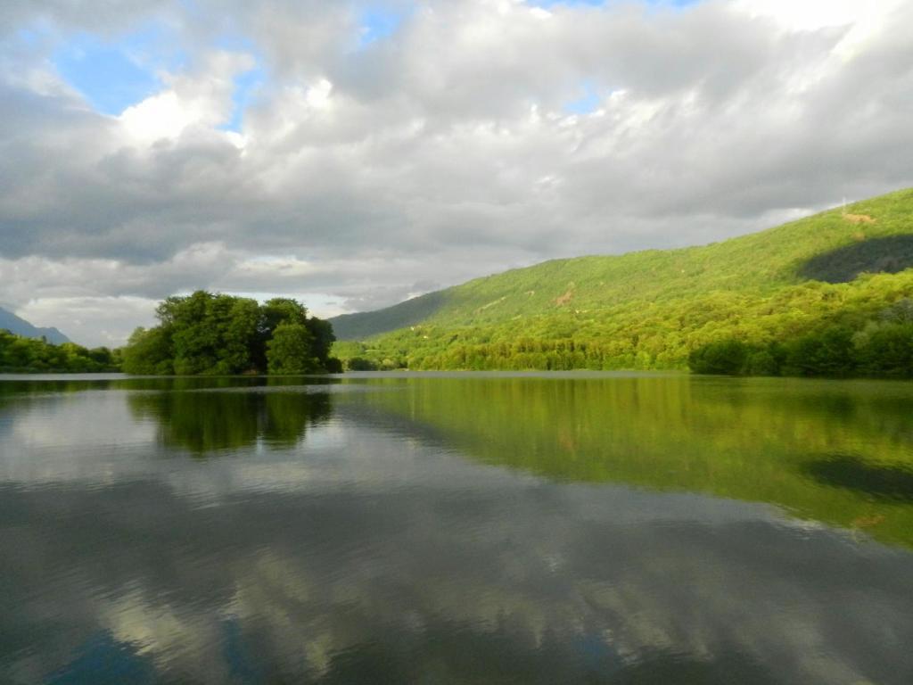 Gite Les Platanes Sainte-Helene-du-Lac 외부 사진
